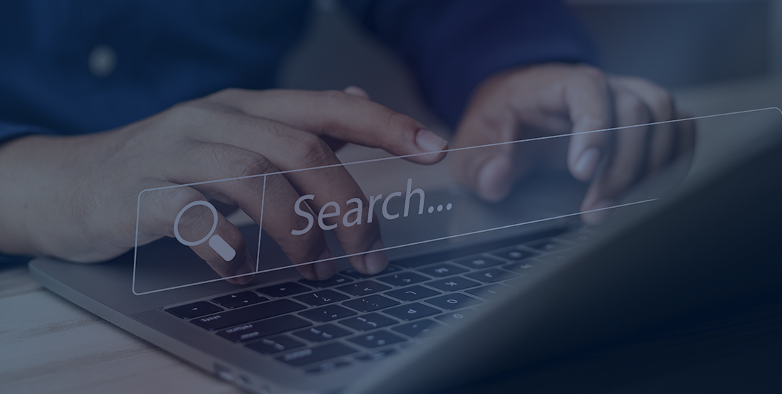 teclando no computador